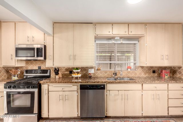 4101 E EDGEMONT Avenue, Phoenix, AZ 85008