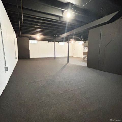 17225 Bell Avenue, Eastpointe, MI 48021