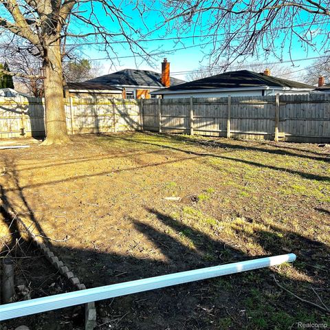 17225 Bell Avenue, Eastpointe, MI 48021