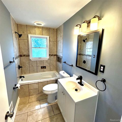 17225 Bell Avenue, Eastpointe, MI 48021