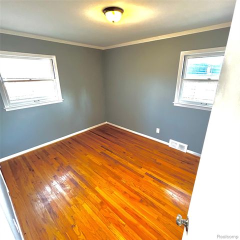 17225 Bell Avenue, Eastpointe, MI 48021