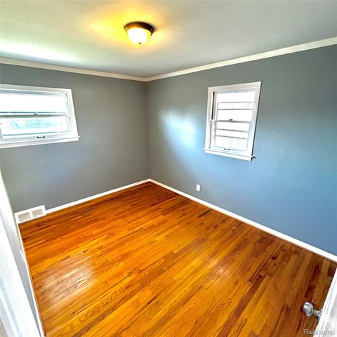 17225 Bell Avenue, Eastpointe, MI 48021