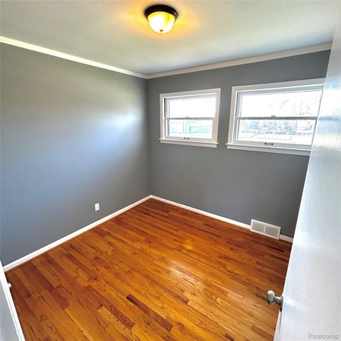 17225 Bell Avenue, Eastpointe, MI 48021