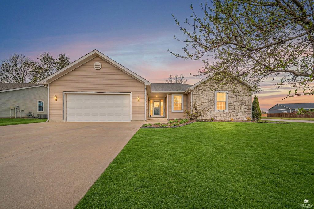 4044 Bald Eagle Drive, Manhattan, KS 66502
