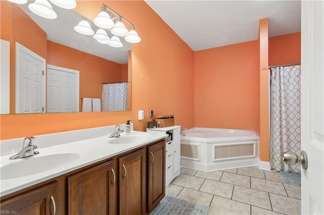10107 Woods Creek LN, Gloucester, VA 23061