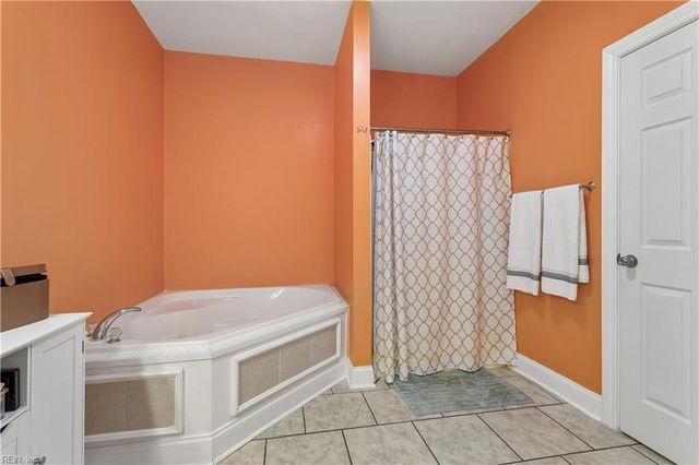 10107 Woods Creek LN, Gloucester, VA 23061