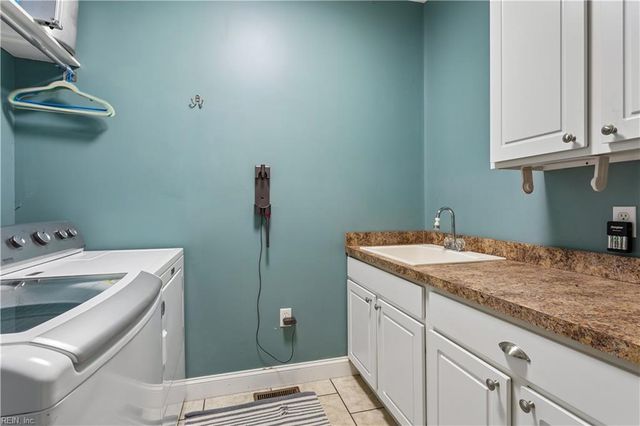 10107 Woods Creek LN, Gloucester, VA 23061