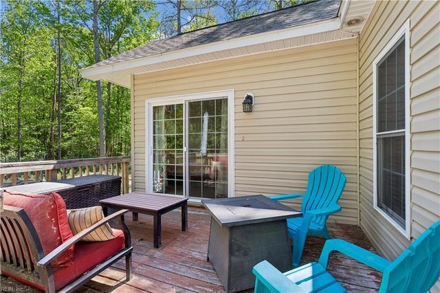 10107 Woods Creek LN, Gloucester, VA 23061
