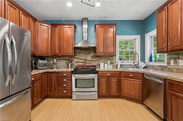 10107 Woods Creek LN, Gloucester, VA 23061