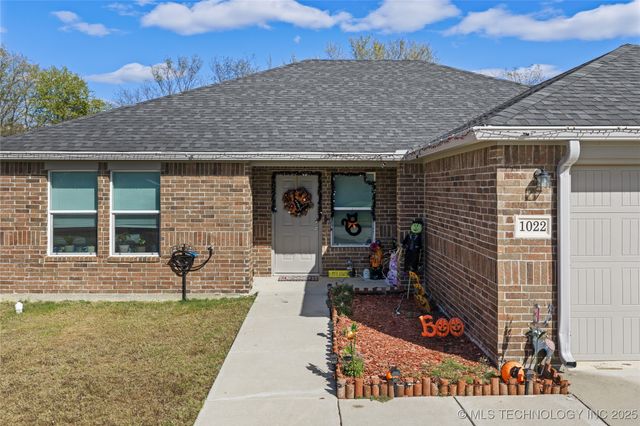 1022 Indian Plains, Ardmore, OK 73401