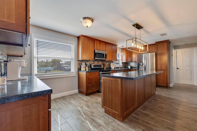 242 176TH AVENUE E, Redington Shores, FL 33708