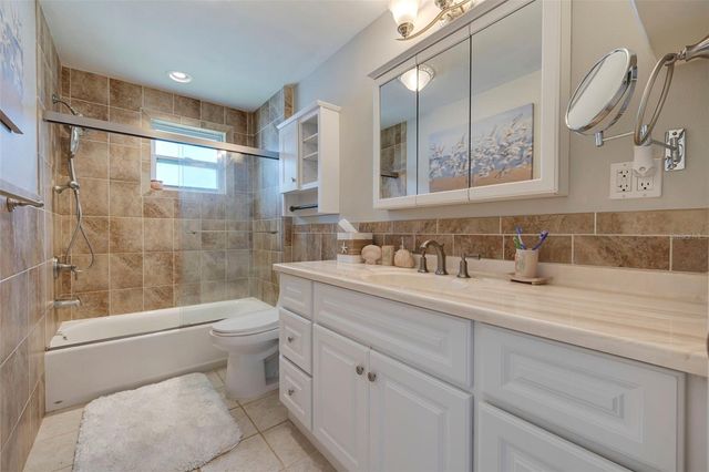 242 176TH AVENUE E, Redington Shores, FL 33708