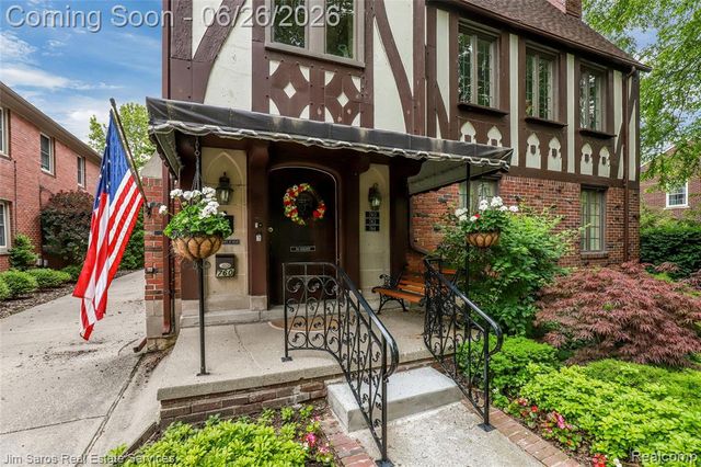 764 Harcourt Road, Grosse Pointe Park, MI 48230