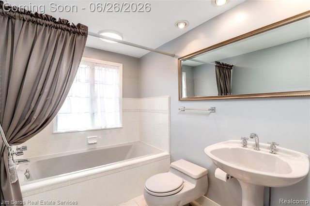 764 Harcourt Road, Grosse Pointe Park, MI 48230