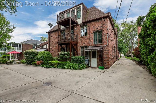 764 Harcourt Road, Grosse Pointe Park, MI 48230