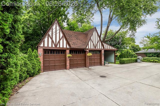 764 Harcourt Road, Grosse Pointe Park, MI 48230