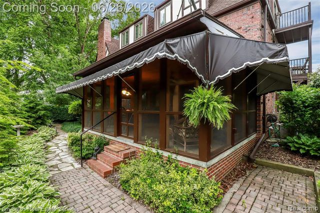 764 Harcourt Road, Grosse Pointe Park, MI 48230