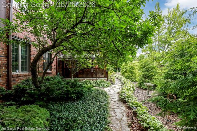 764 Harcourt Road, Grosse Pointe Park, MI 48230