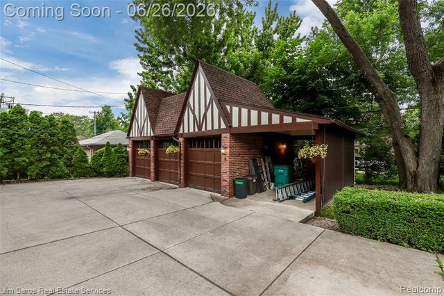 764 Harcourt Road, Grosse Pointe Park, MI 48230