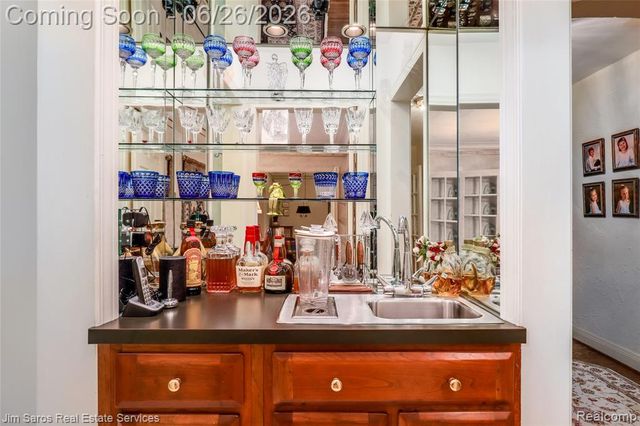 764 Harcourt Road, Grosse Pointe Park, MI 48230