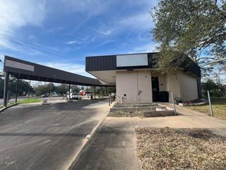 218 W Blum St, Alvin, TX 77511