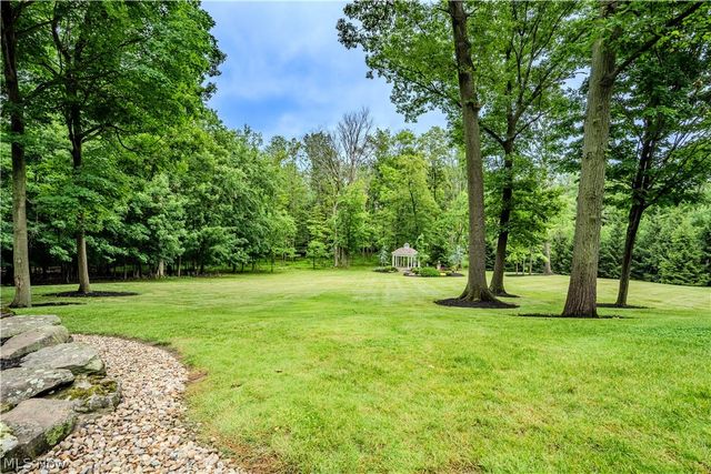 17504 Willow Wood Drive, Strongsville, OH 44136