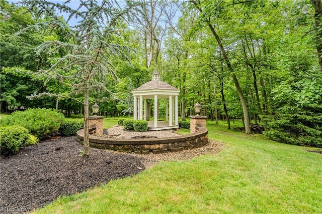 17504 Willow Wood Drive, Strongsville, OH 44136