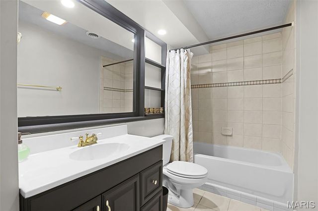 2611 Piper Hills Drive, Shiloh, IL 62221