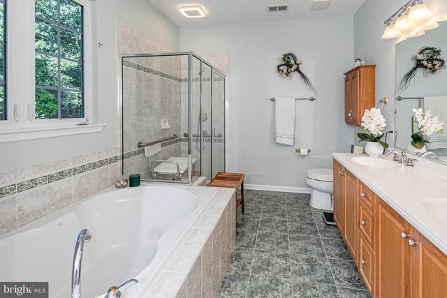21 BARBADOS CT, Robbinsville, NJ 08690