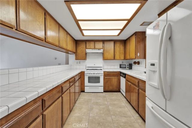 18442 Hinton, Hesperia, CA 92345