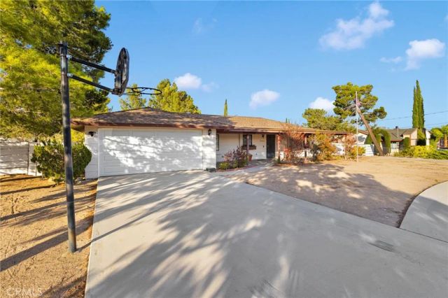 18442 Hinton, Hesperia, CA 92345