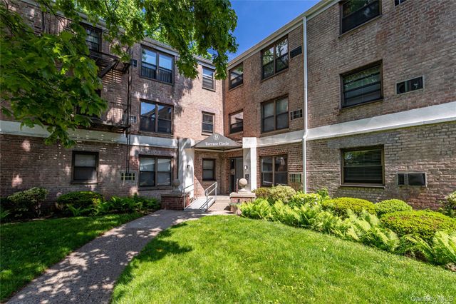 9 Terrace Circle 2C, Great Neck, NY 11021
