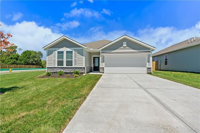 22580 W 214th Terrace, Spring Hill, KS 66083