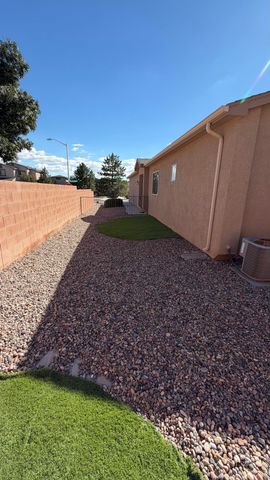 6823 Kayser Mill Road NW, Albuquerque, NM 87114