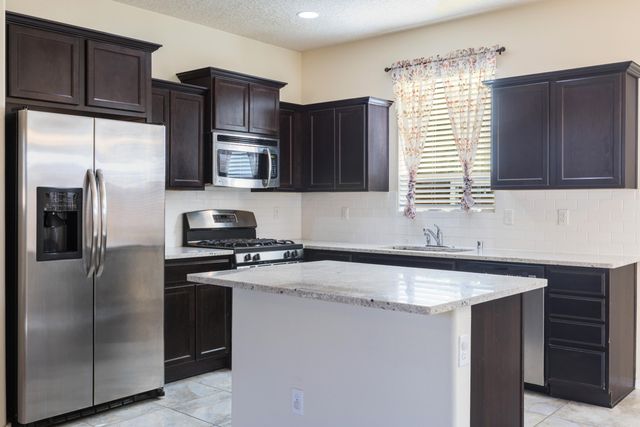 6823 Kayser Mill Road NW, Albuquerque, NM 87114