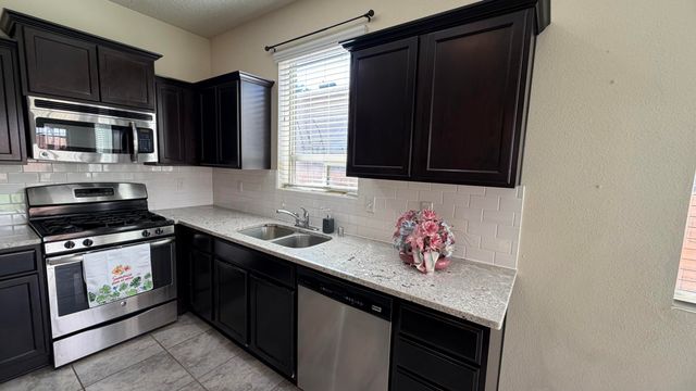 6823 Kayser Mill Road NW, Albuquerque, NM 87114