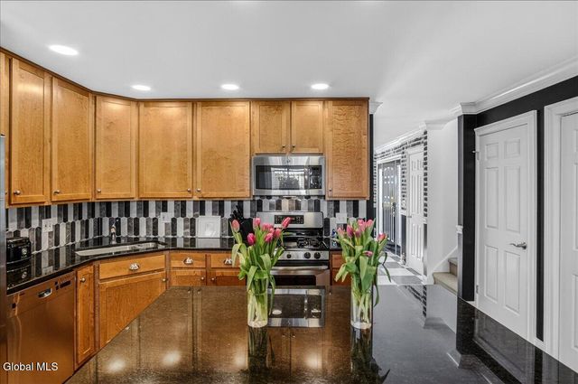 30 Loudonwood East, Colonie, NY 12211