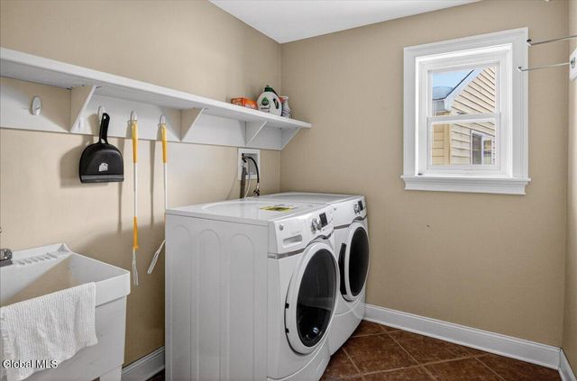 30 Loudonwood East, Colonie, NY 12211