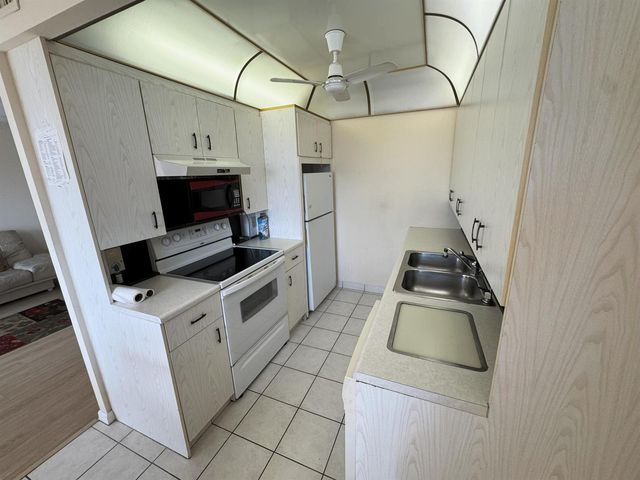 4075 Cornwall D, Boca Raton, FL 33434