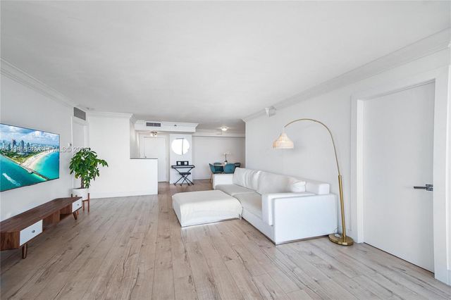 2000 Towerside Ter PH9, Miami, FL 33138