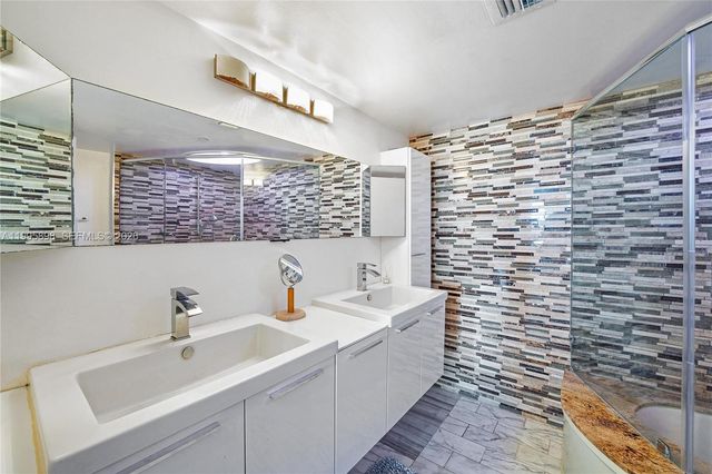 2000 Towerside Ter PH9, Miami, FL 33138