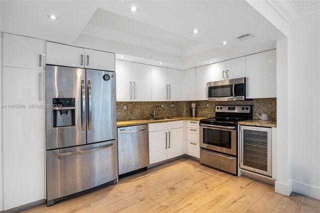 2000 Towerside Ter PH9, Miami, FL 33138