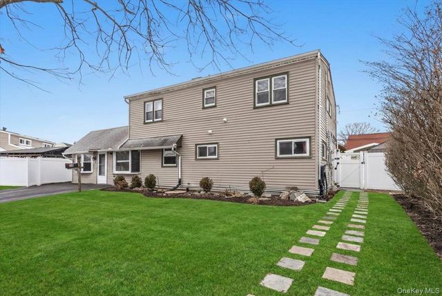 30 Echo Lane, Levittown, NY 11756