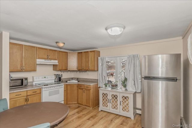 30 Echo Lane, Levittown, NY 11756