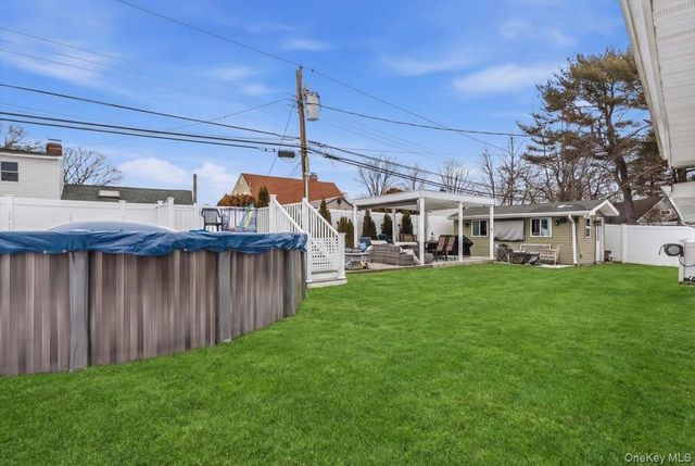 30 Echo Lane, Levittown, NY 11756