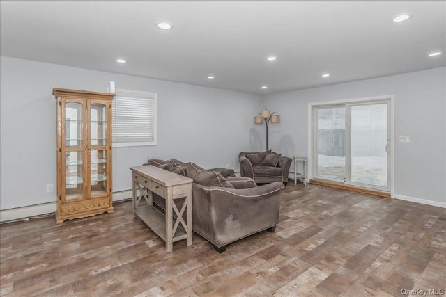 30 Echo Lane, Levittown, NY 11756