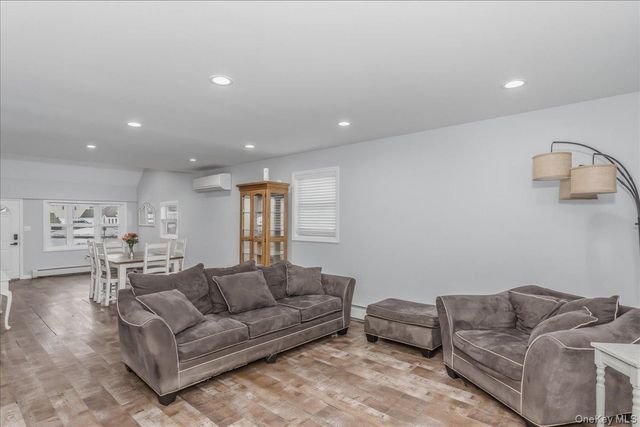 30 Echo Lane, Levittown, NY 11756