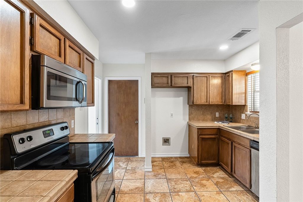 7962 Caribou Dr, Corpus Christi, TX 78414 — photo 5