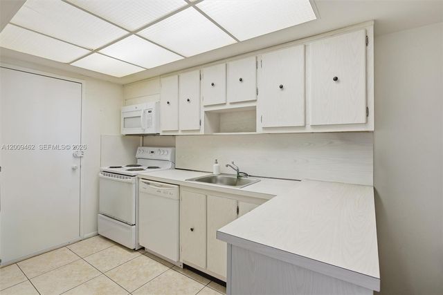 18071 Biscayne Blvd 802, Aventura, FL 33160