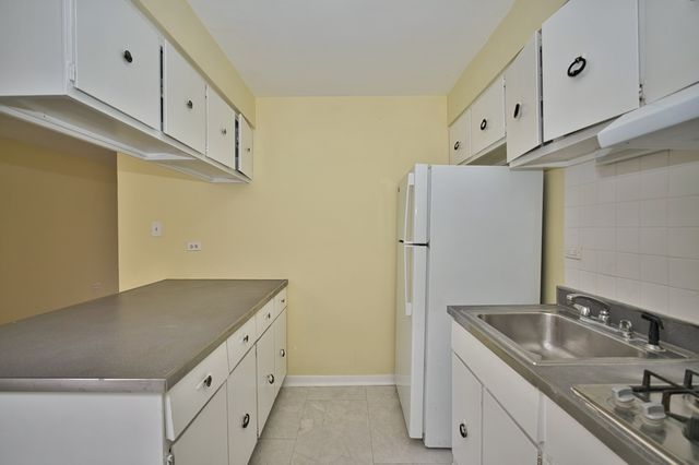 1857 Pine Street, Des Plaines, IL 60018